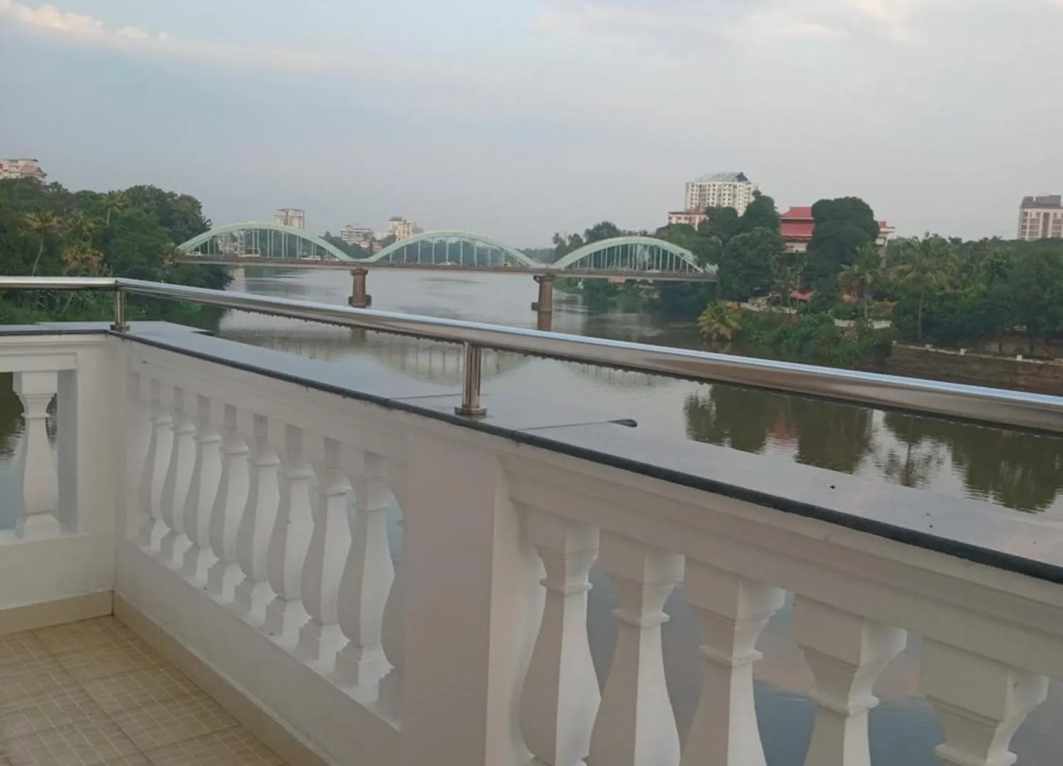 Dew Dreams Periyar Castle Apartment Alwaye 0*,
