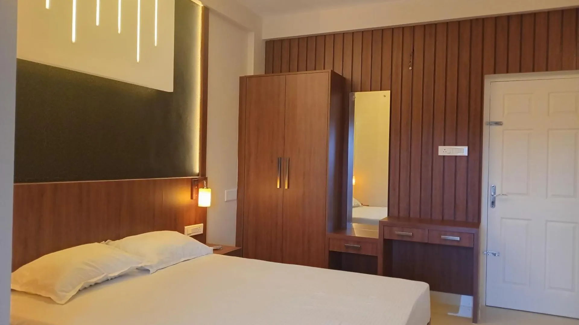Dew Dreams Periyar Castle Apartment Alwaye 0*,  India